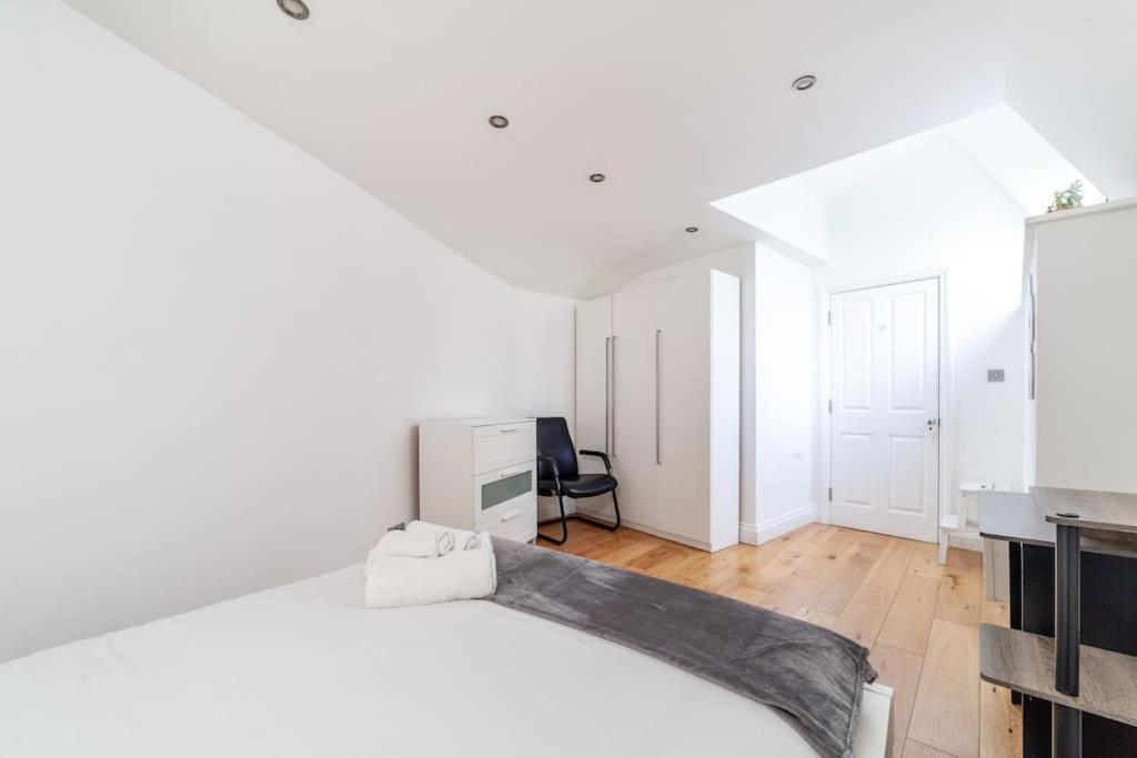 Spacious Retreat 2-Bed In Popular Camden Town London Exterior foto