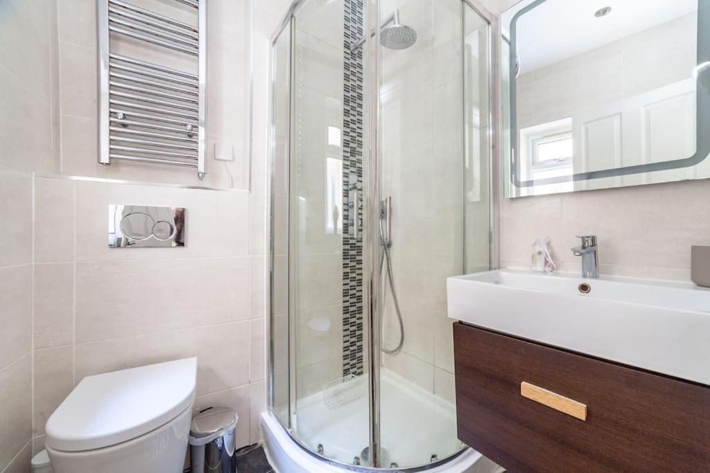Spacious Retreat 2-Bed In Popular Camden Town London Exterior foto