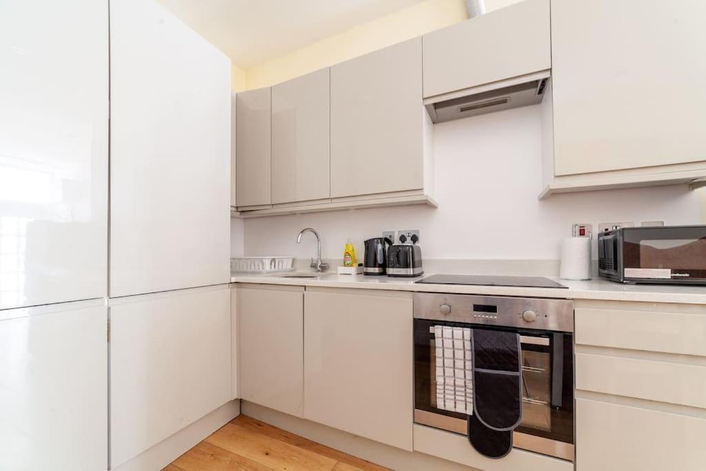 Spacious Retreat 2-Bed In Popular Camden Town London Exterior foto